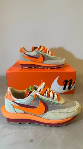 Tênis CLOT x sacai x Nike LDV Waffle Orange Blaze