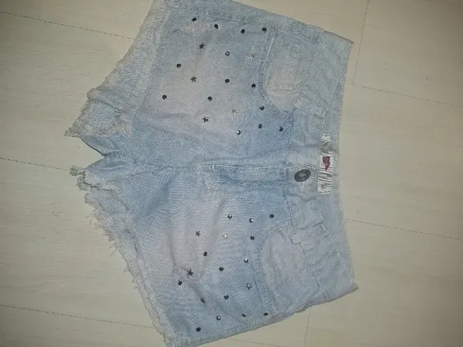 Shorts jeans lavagem clara