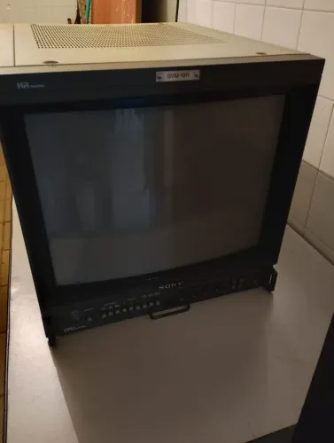 Monitor Profissional CRT Sony BVM-1911 Trinitron (900 TVL) - Raridade Retro Gaming