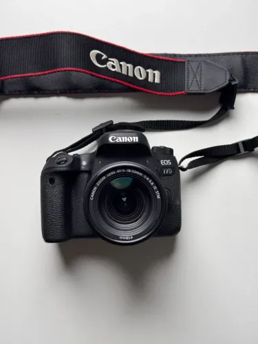 Câmera Canon EOS 77D + lente 18-55mm IS STM | R$ 2.300