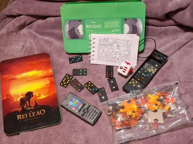 Kit atividades Dia das Crianças Boobie Goods Rei Leão quebra cabeça dominó Fidget Spiner