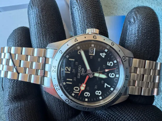 Seiko 5 Sport Field GMT Automático Novo.