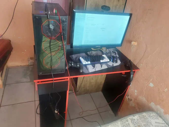 PC GAMER pra sair logo