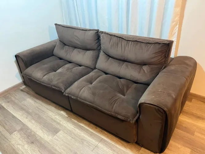 Sofá marrom reclinável 4 lugares 