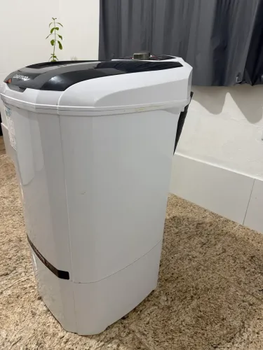 tanquinho semiautomático Colormaq de 15kg.