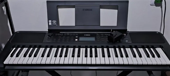 Teclado Yamaha PSR-E 383 61 Teclas sensíveis