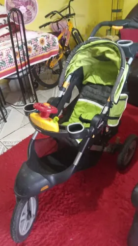 Carinho de bebê da marca jip