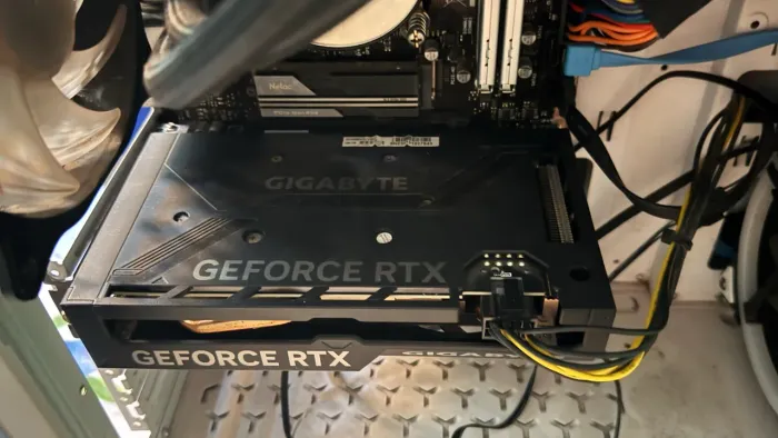 ? Placa de Vídeo RTX 4060 Gigabyte Windforce OC 8GB ? R$ 2.100