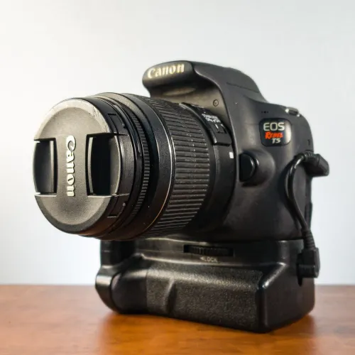 CANON T5 + GRIP + LENTE 18-55MM