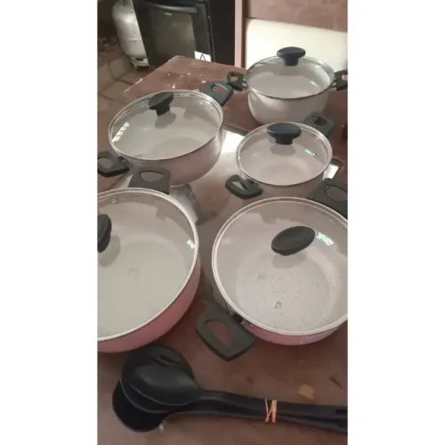 Compre um Jogo de panelas com 08 Peças e ganhe um brinde exclusisvo.