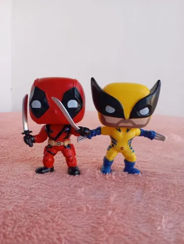 Bonecos Dead Pool e Wolverine