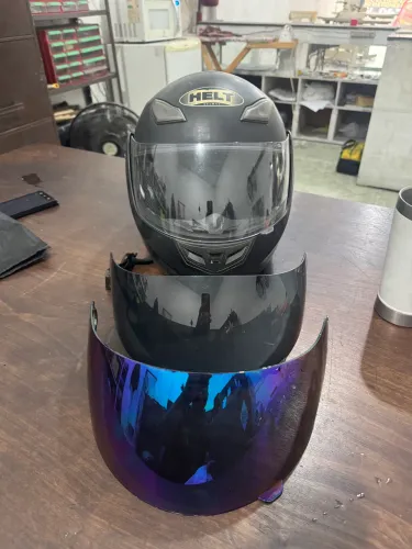 Capacete held robocop