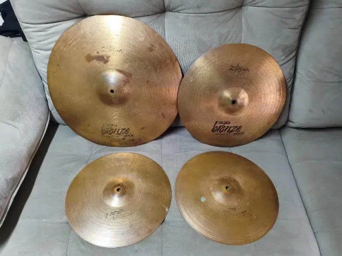 Kit de Pratos Zildjian Scimitar 14/16/20 Liga B8 com Bag