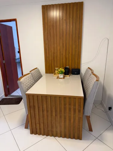 Mesa com 4 cadeiras nova da VEZZO
