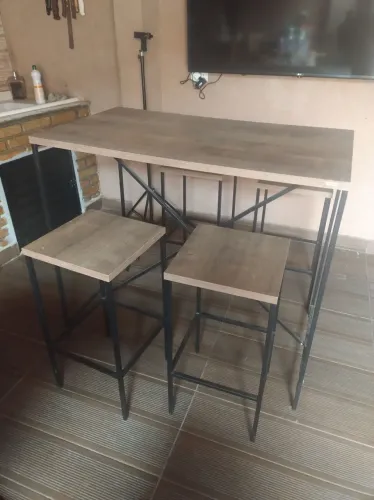Conjunto Bistrô com 4 Banquetas - Estilo Industrial