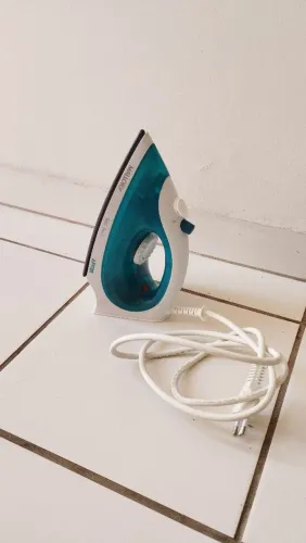 FERRO DE PASSAR ROUPAS