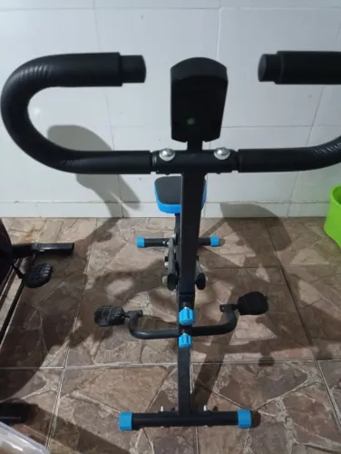 Aparelho simulador de agachamento