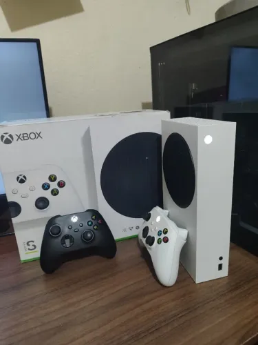 [VENDO/TROCO] - Xbox Series S - 2 Controles original