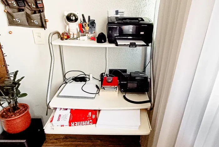 Escrivaninha suspensa Tokstok madeira pesada