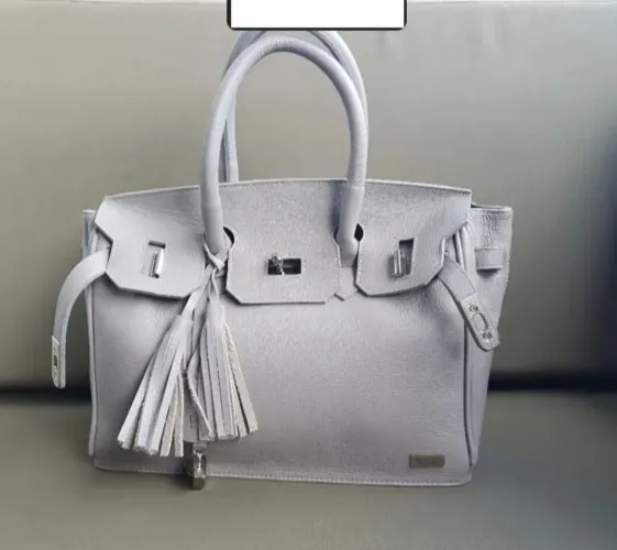 Linda bolsa cinza em couro legítimo nunca usada