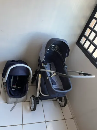 CARRINHO DE BEBÊ (Galzerano) + bebê conforto ?