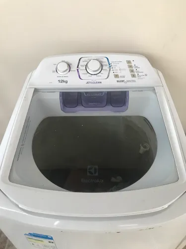 Vendo essa máquina de lavar 12kg eletrolux