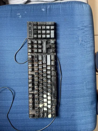 Teclado gamer usado