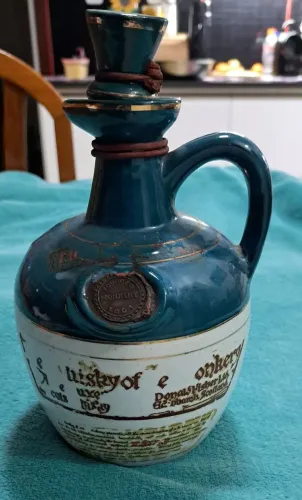DECANTER DE WHISKY ESCOCÊS EM CERÂMICA DONALD FISHER LTD. 1964 - PEÇA PARA COLECIONADOR