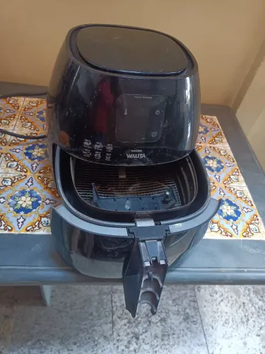 Airfryer Walita 127 c/ defeito.