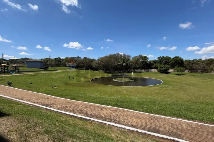 Terreno à Venda no Condomínio Aquarela do Brasil em Cascavel