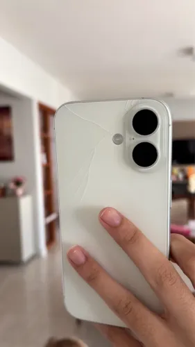 Vende-se ou troco com volta iPhone 16 branco!