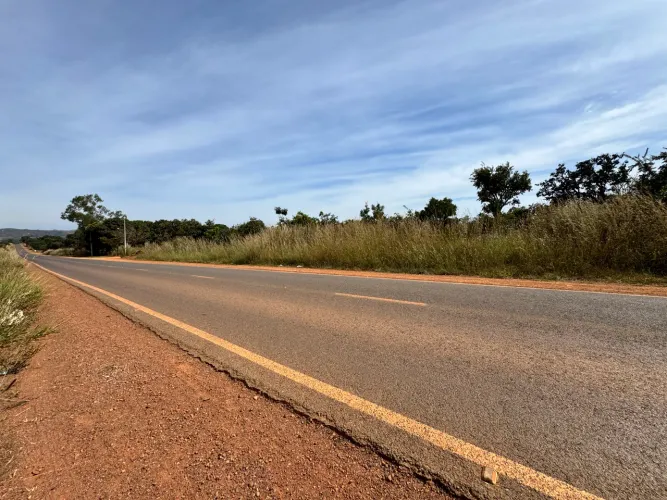 Três lotes juntos na avenida das ameixas no Jardim do Ingá