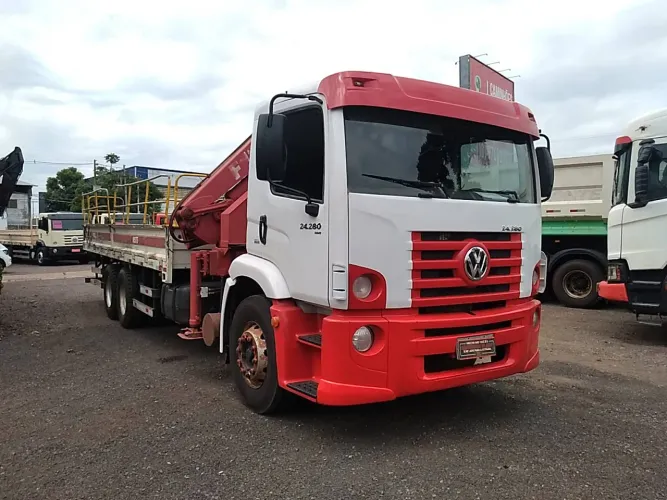 Volkswagen 24.280 E Constellation 6x2 2p (diesel)(E5) 2017/2018 Vamos Seminovos Regente Fe