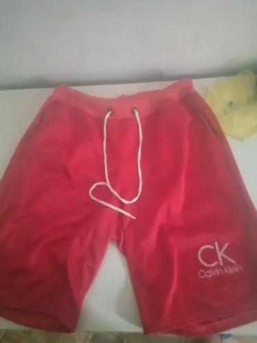 Bermuda da Calvin Klein 10 anos