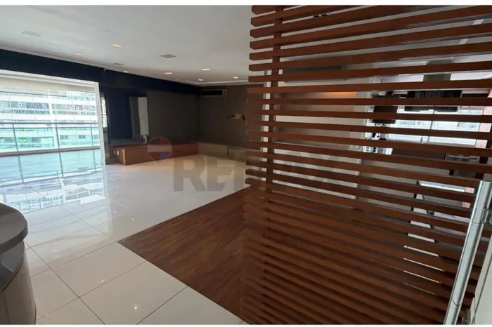 Apartamento Luxuoso na Tijuca: 3 Suítes, 5 Banheiros