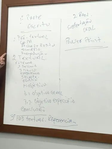 Assessoria acadêmica