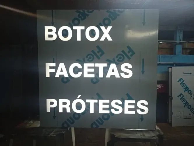 Placas com Iluminação Em Led - Luminosos - Totens - letras-caixas - Acm fachada - Comunica
