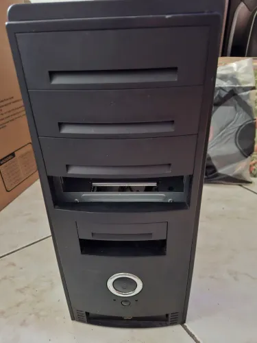 Gabinete de computador com fonte