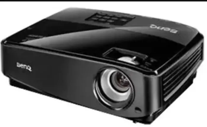 PROJETOR BENQ COM TELA GRANDE PROJEÇÃO 