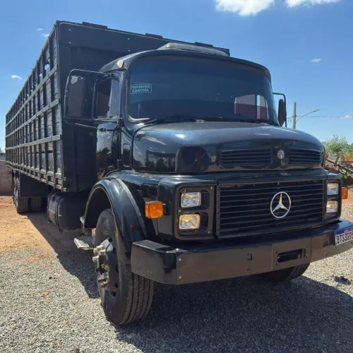 CAMINHÃO BOIADEIRO MB 1113 truck