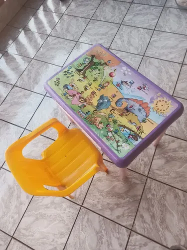 Mesinha infantil e cadeirinha