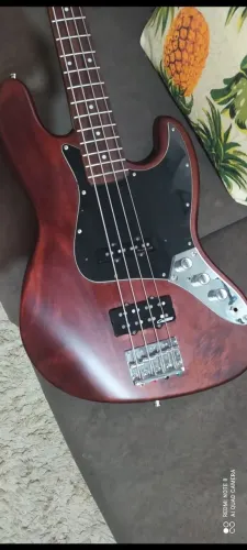 Baixo Squier Standard (3.500)