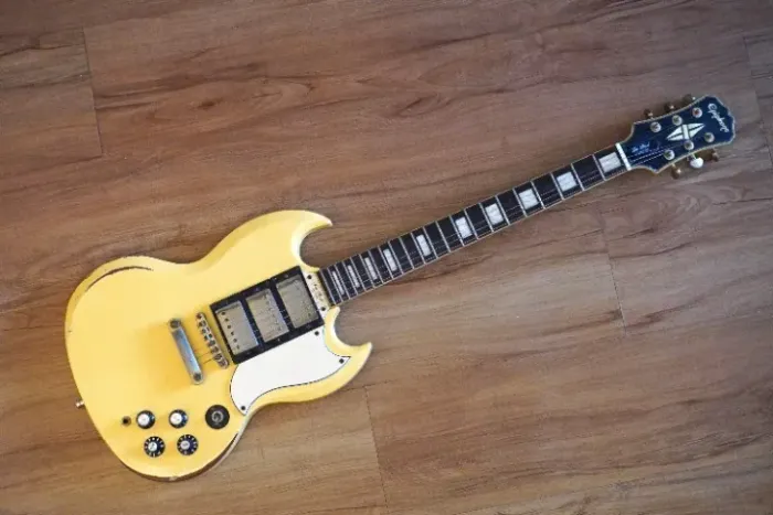 Epiphone SG G400 Custom Ivory (3 captadores) - Grover - Road Worn