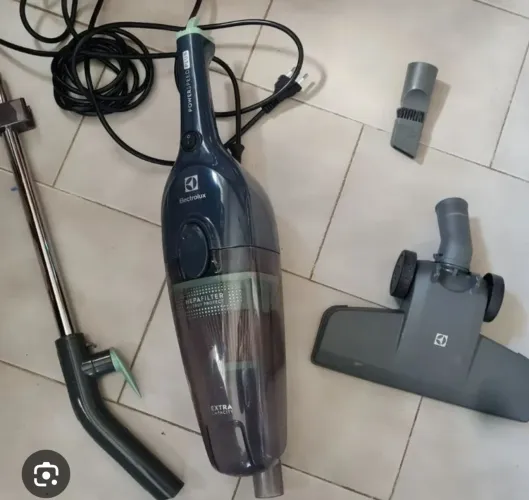 Aspirador de Pó Vertical 2 em 1 Electrolux Azul Com Fio Completo