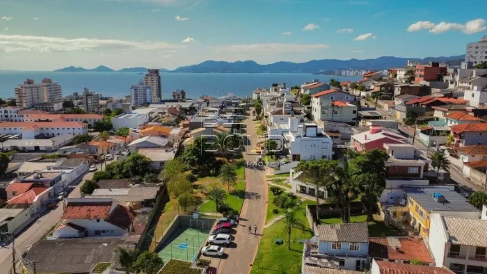 Terreno em condomínio fechado no Estreito