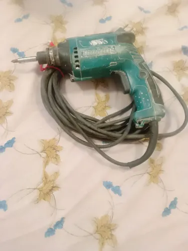 Quero vender uma parafusadeira por 300 reais nao faço entrega