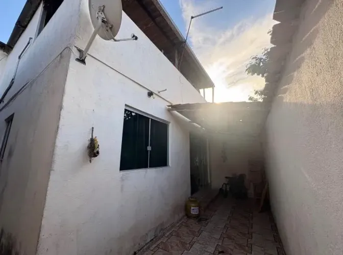 Casa 4 quartos 2 banheiro 
