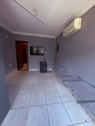 Sala comercial para alugar na Av. Salgado Filho, 3831 próximo ao Colégio Autentico
