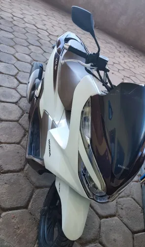 Honda PCX DLX [Ano da Moto] - 26.000 km - Único Dono / Manual e Chave Reserva.Impecável