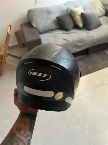 Capacete tá inteiro, tenho as 2 viseiras 